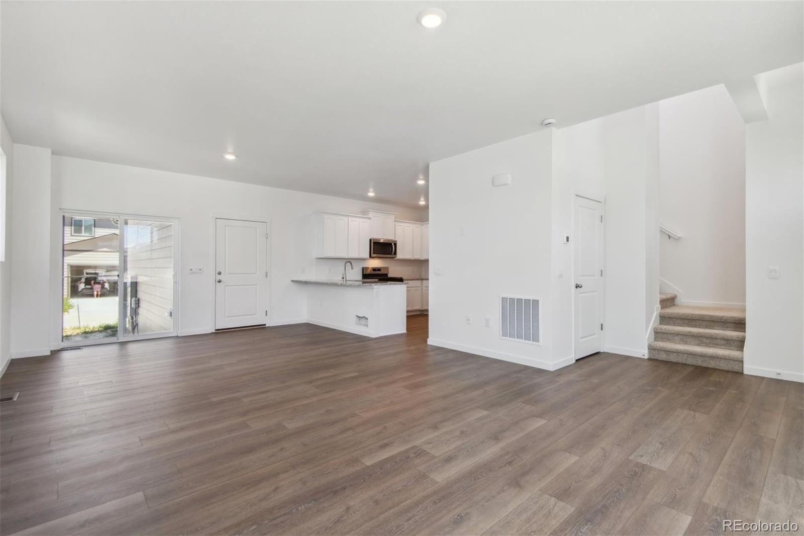 28631 E 8th Place
