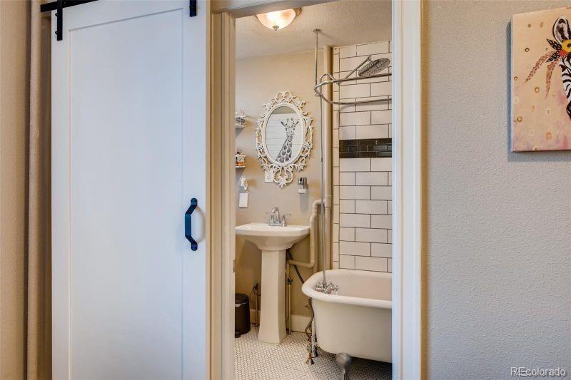 215 E 11th Avenue B4