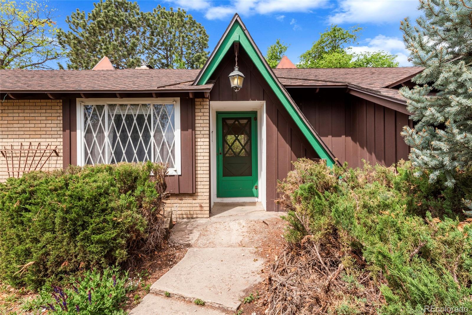 835 Hoyt Street