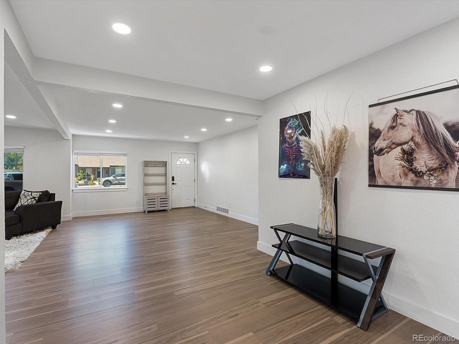 900 Troy Street, Aurora, CO, 80011 10 900 Troy Street