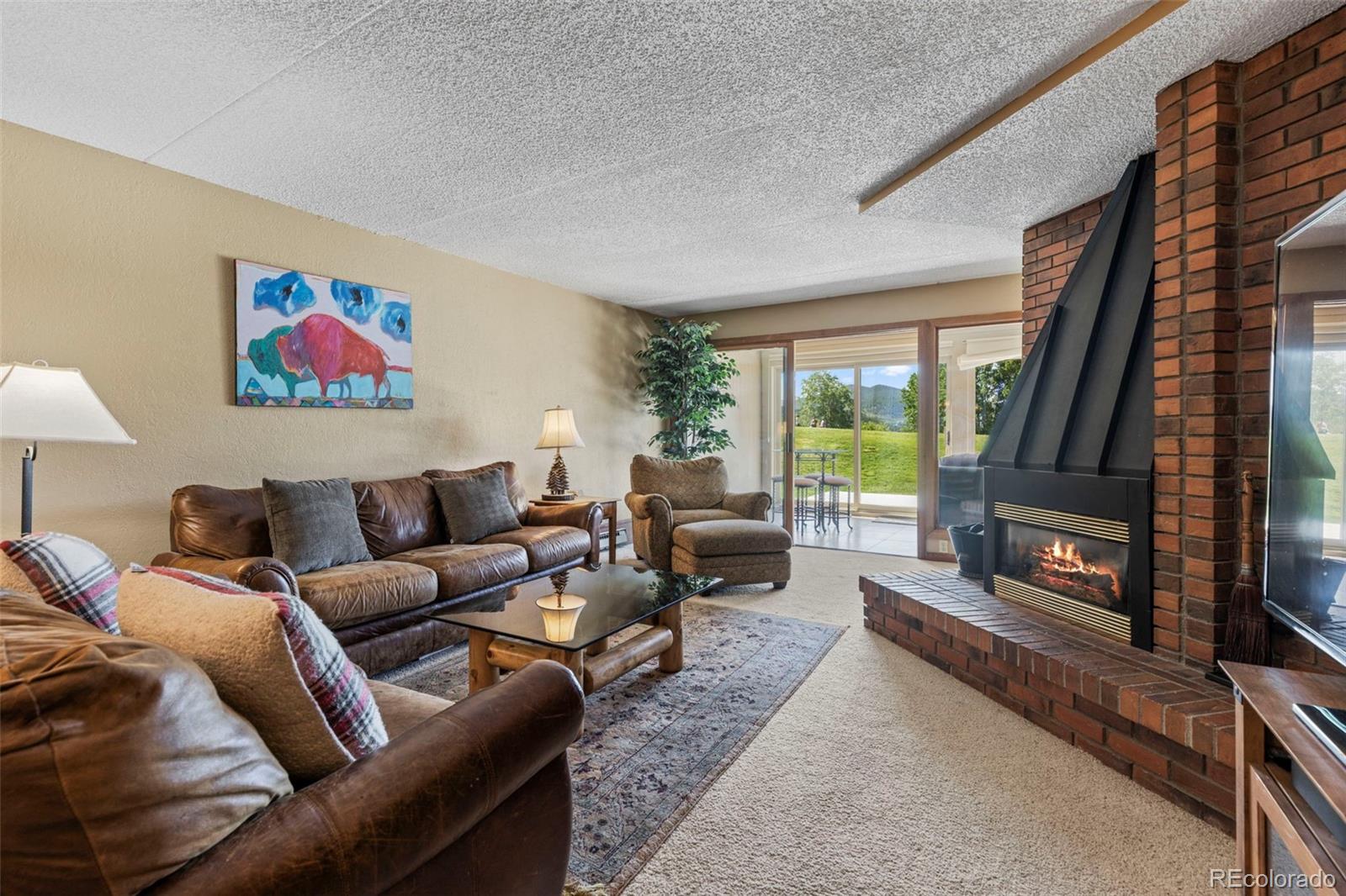413 W La Bonte Street 102
