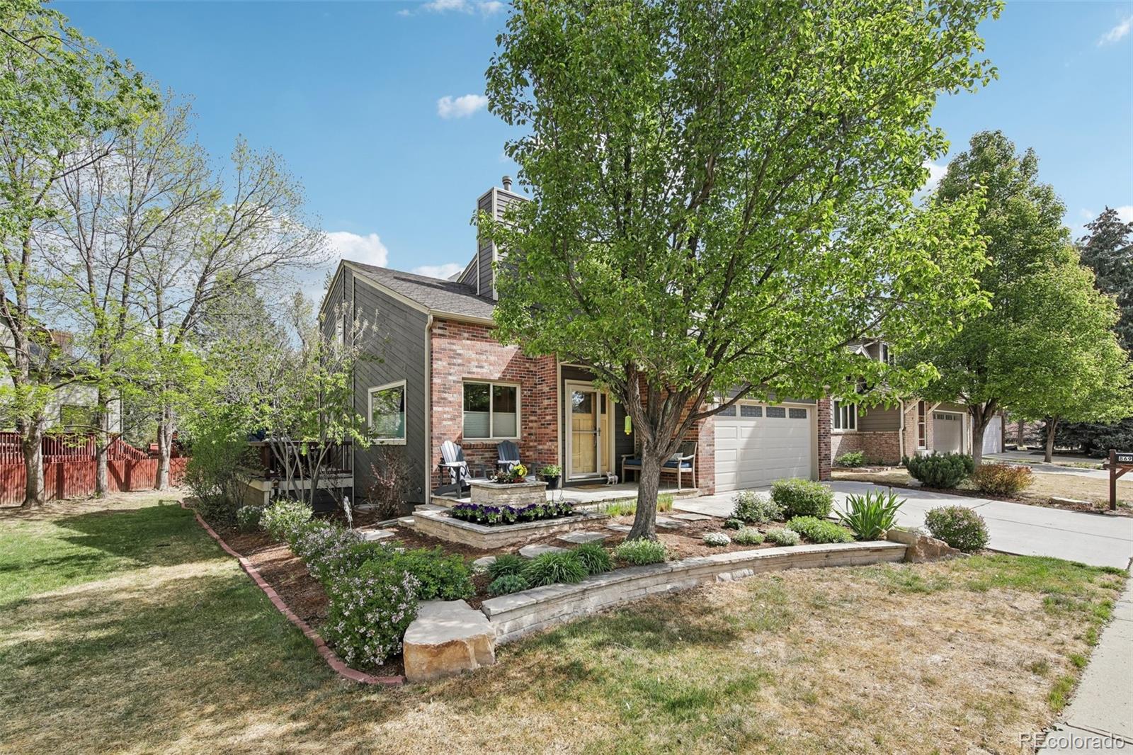 869 W Barberry Circle