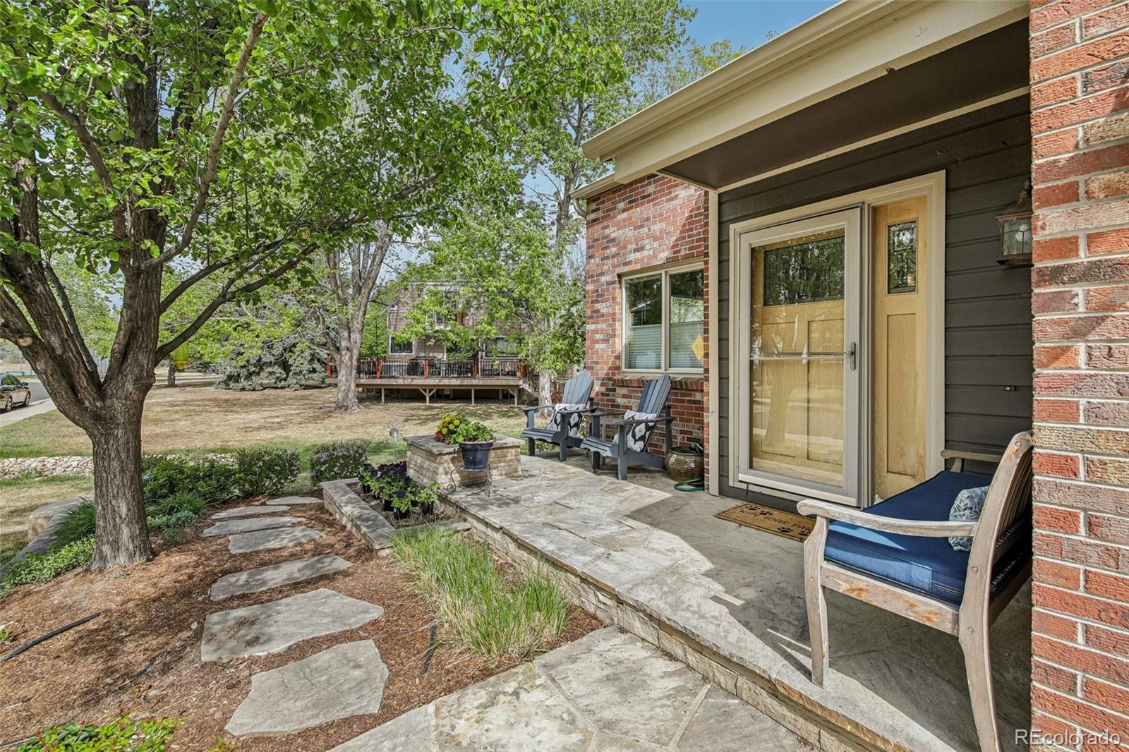 869 W Barberry Circle