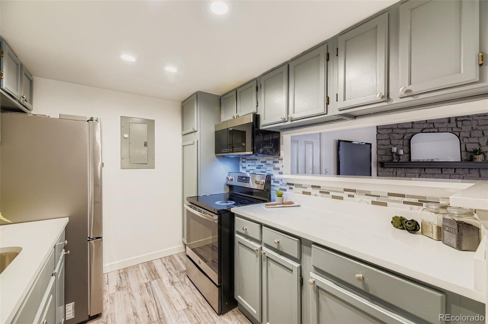 18003 E Ohio Avenue 102
