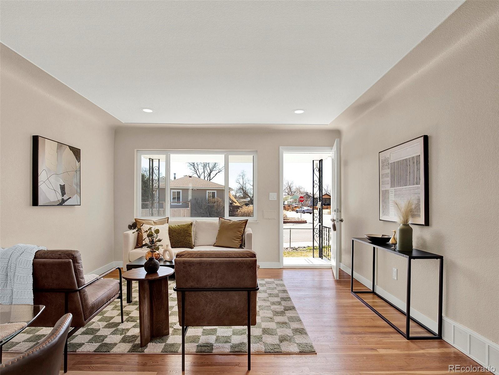 595 W Eastman Avenue