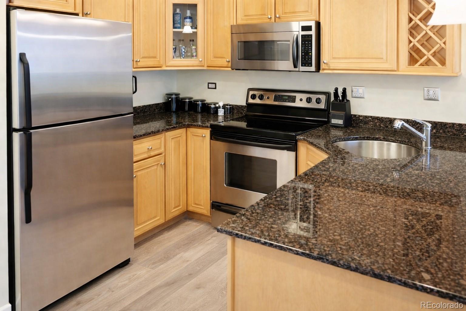 909 N Logan Street 8J