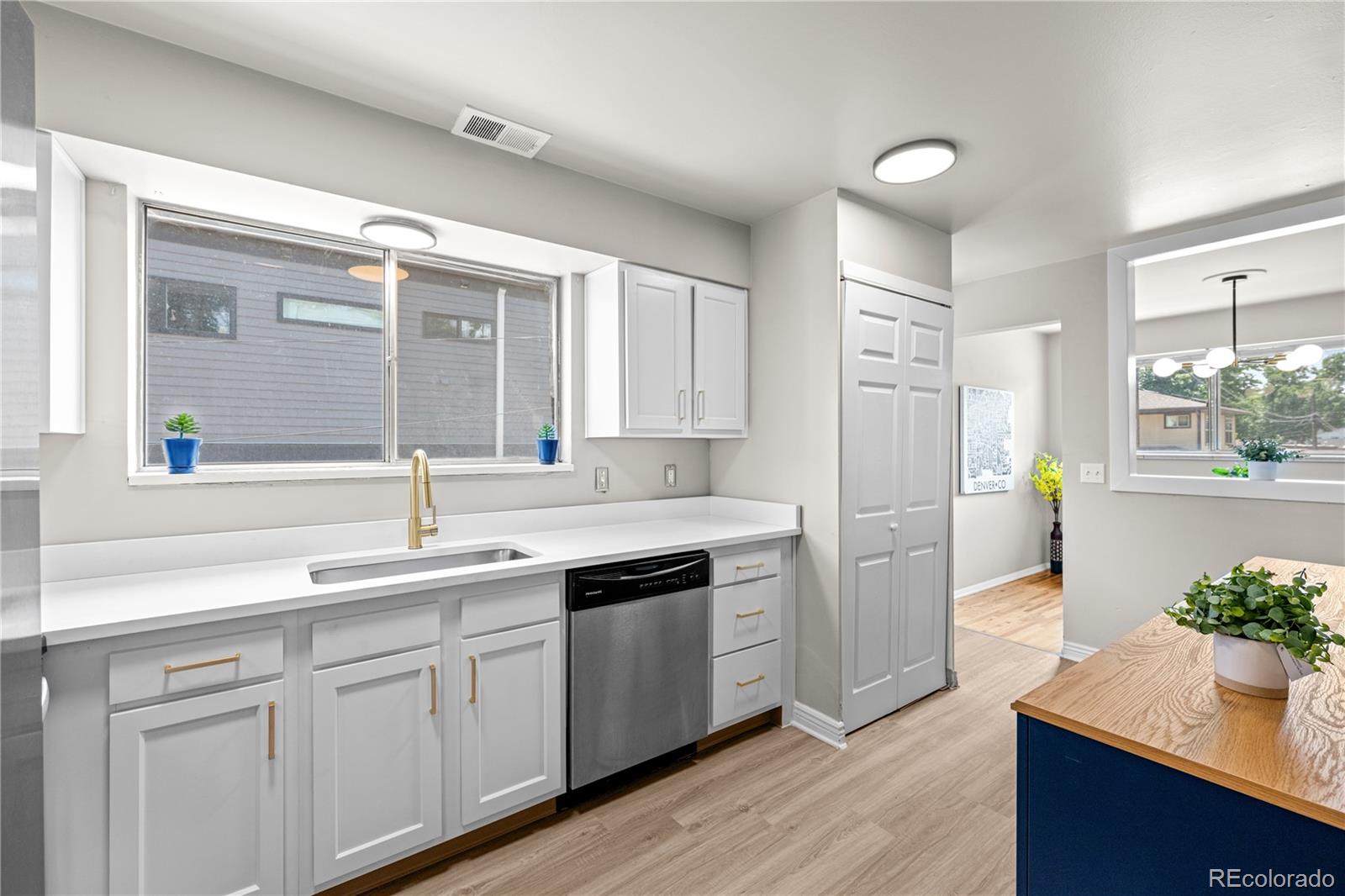 2323-2325 W 41st Avenue