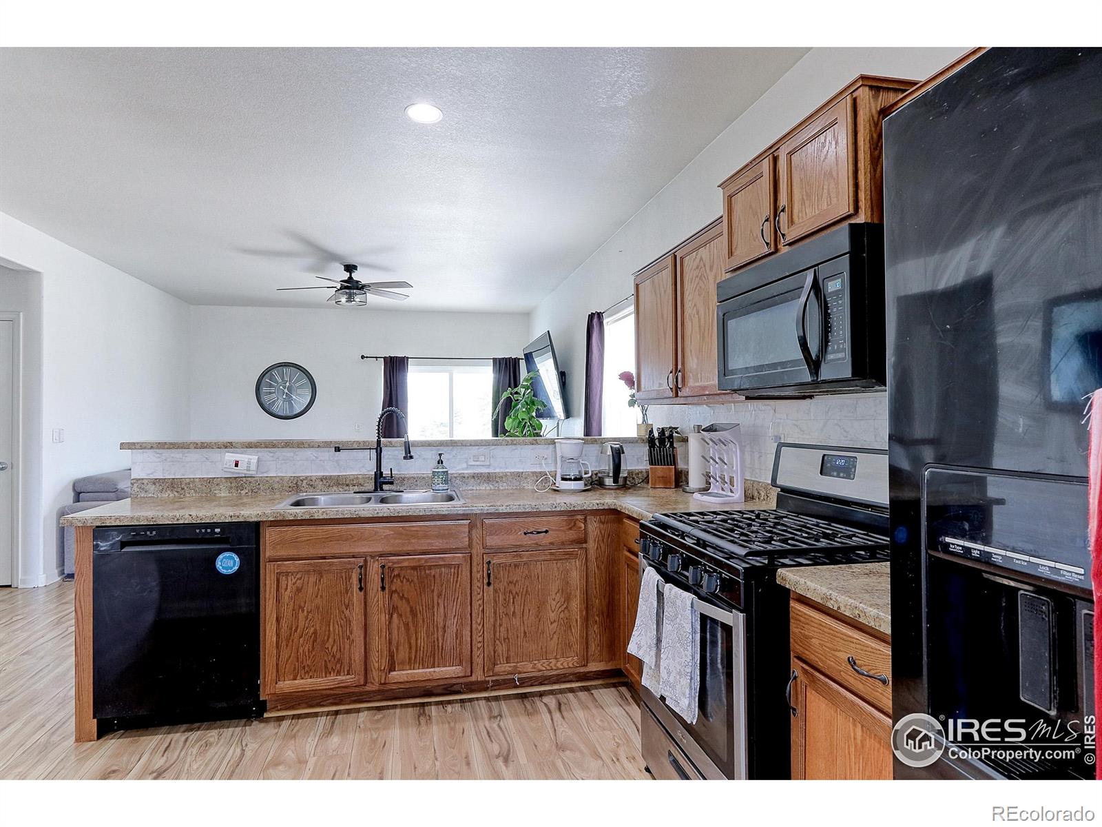 5681 Legacy Parkway, Dacono, CO, 80514 3 5681 Legacy Parkway