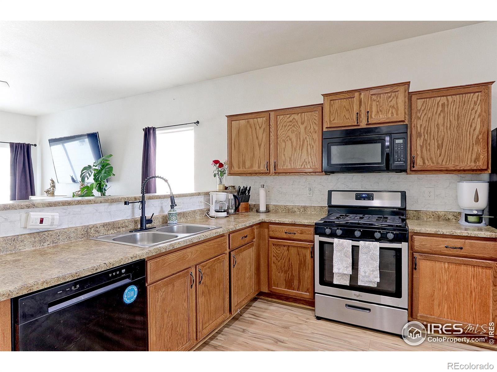 5681 Legacy Parkway, Dacono, CO, 80514 1 5681 Legacy Parkway