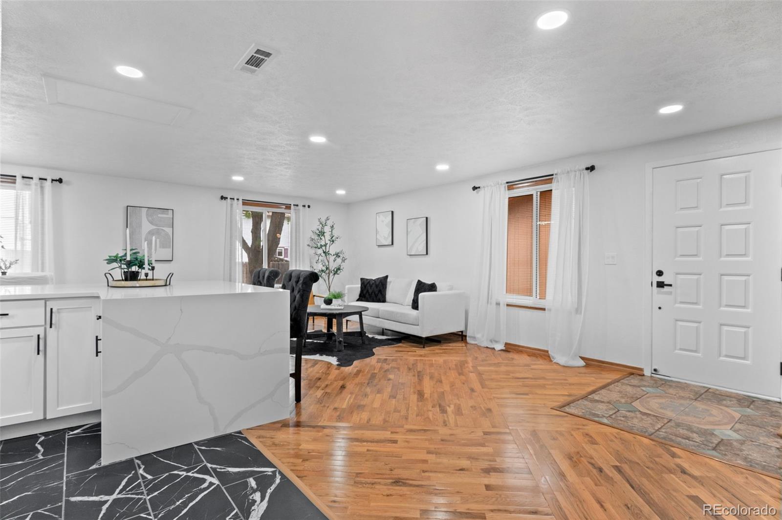 6617 W 95th Place