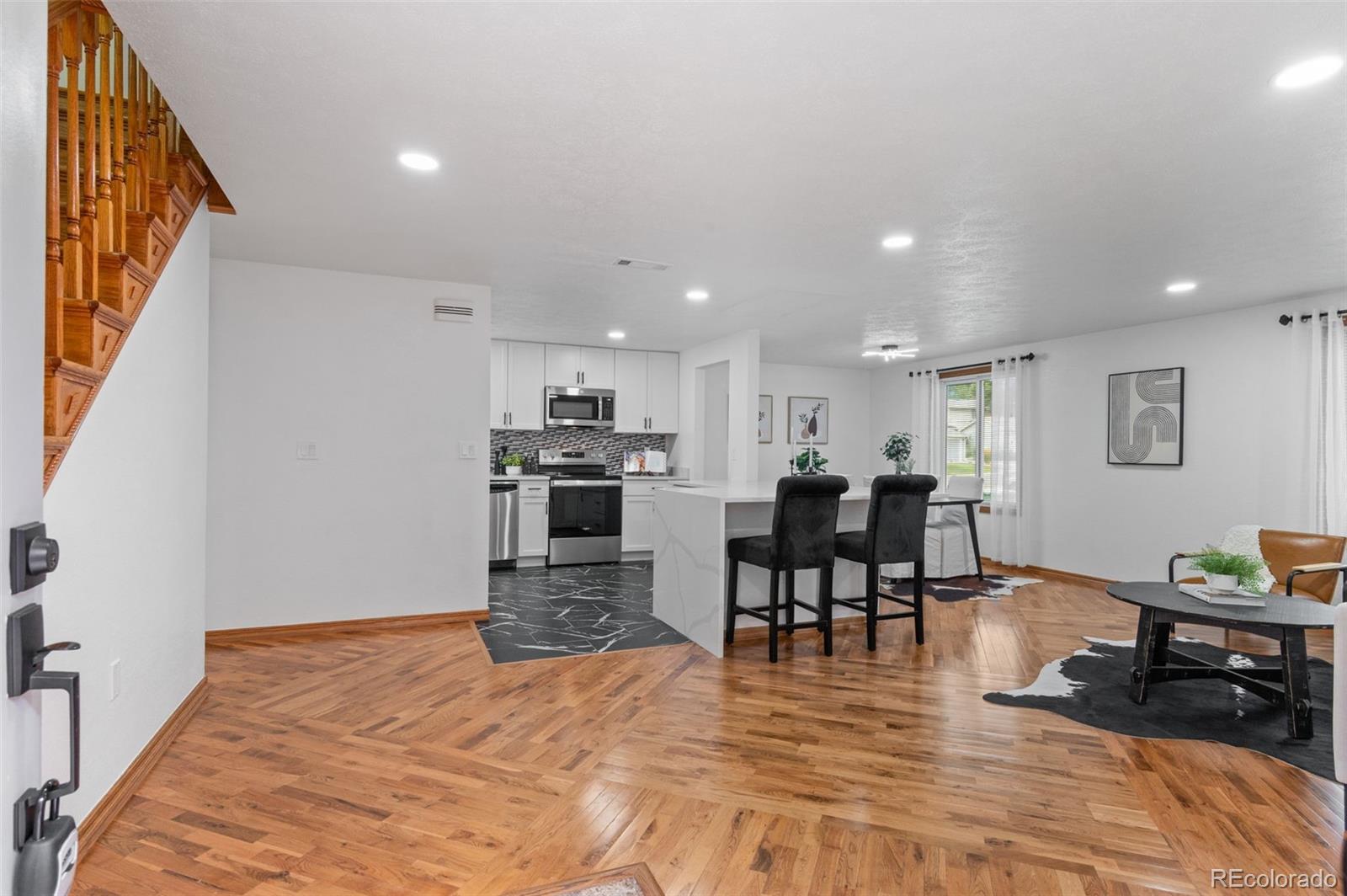 6617 W 95th Place