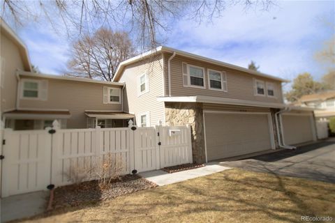 Photo of 2752 S Heather Gardens Way #13, Aurora, CO 80014 (MLS # 9189371)