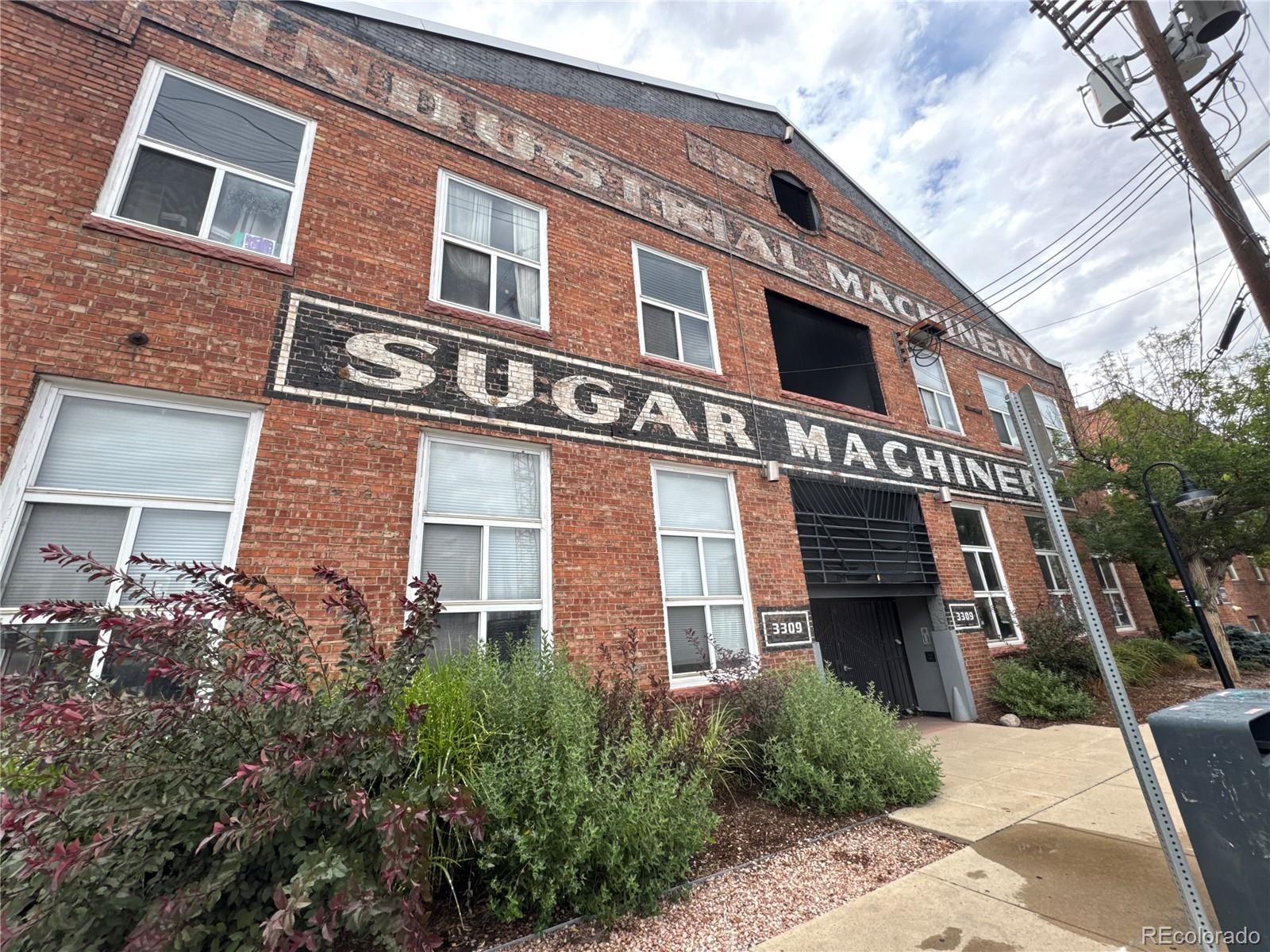 3309 Blake Street 204