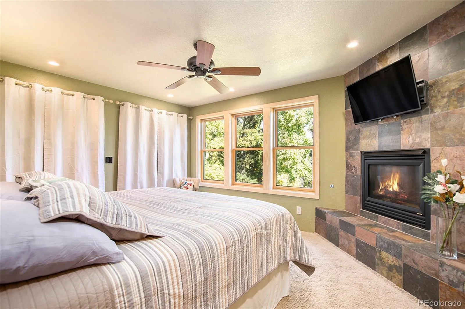 Evergreen, Colorado 80439, United States, 3 Bedrooms Bedrooms, ,2 BathroomsBathrooms,Residential,Pending,39250