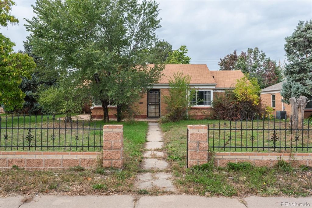 Photo of 2601 Poplar Street, Denver, CO 80207 (MLS # 2024432)