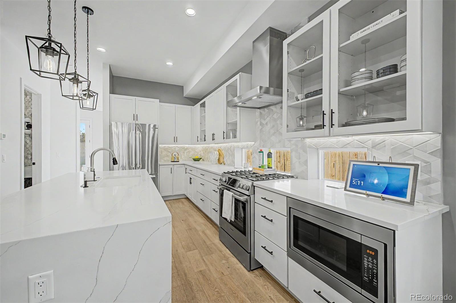 8 S Colorado Boulevard