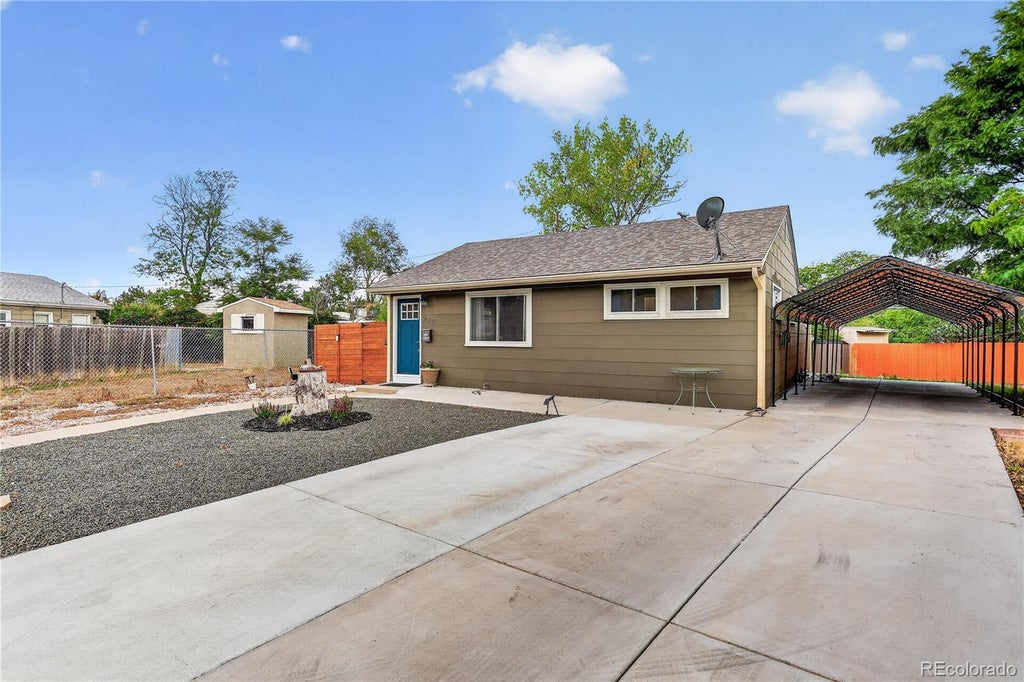 Photo of 937 Kramer Court, Aurora, CO 80010 (MLS # 4580056)