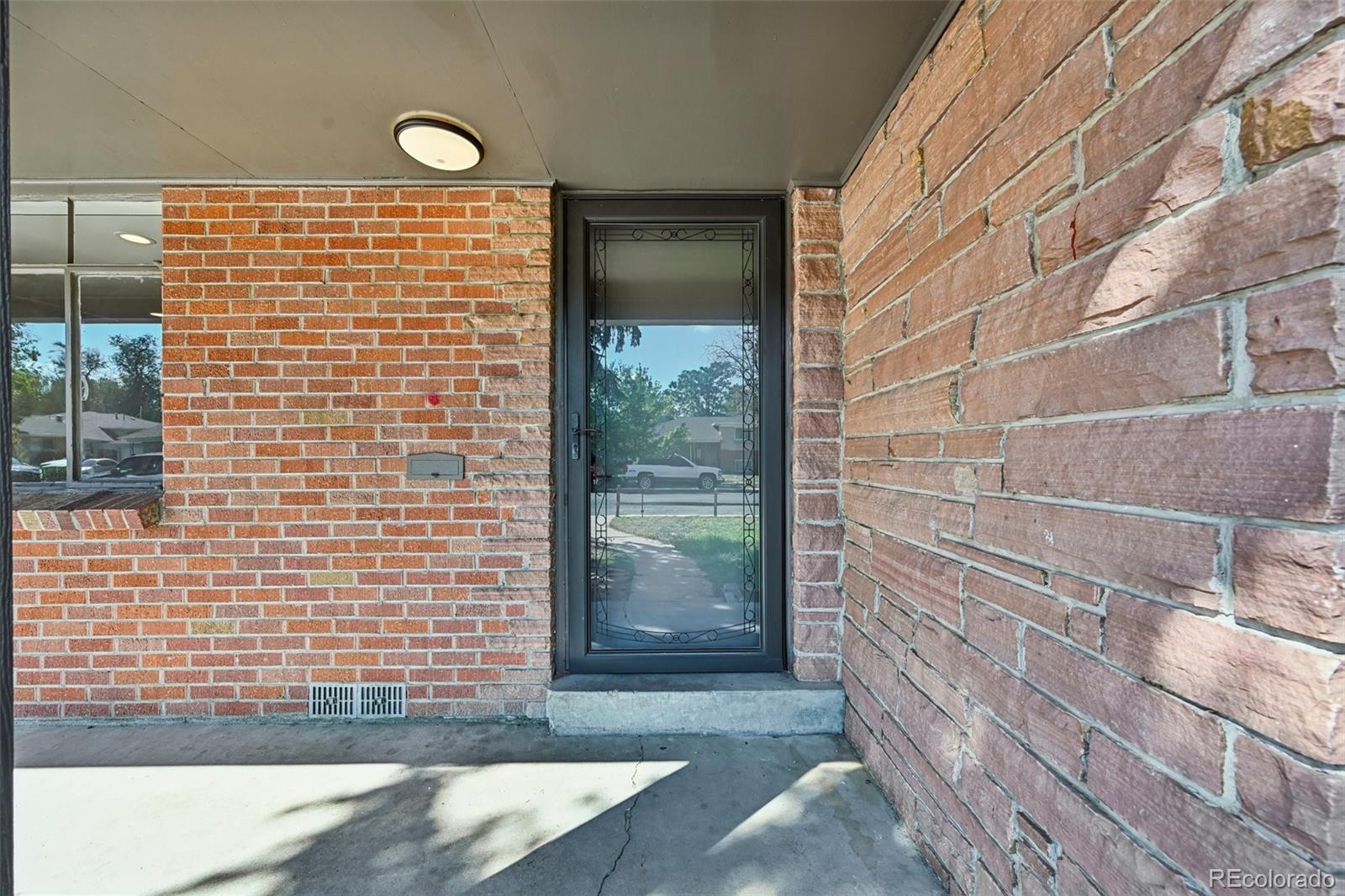 2261 Oakland Street, Aurora, CO, 80010 3 2261 Oakland Street