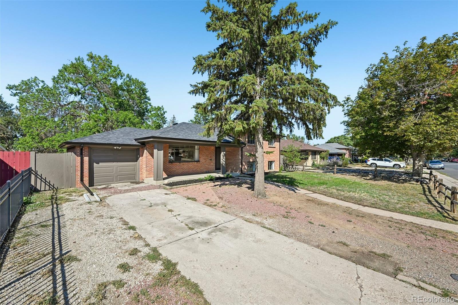 2261 Oakland Street, Aurora, CO, 80010 1 2261 Oakland Street