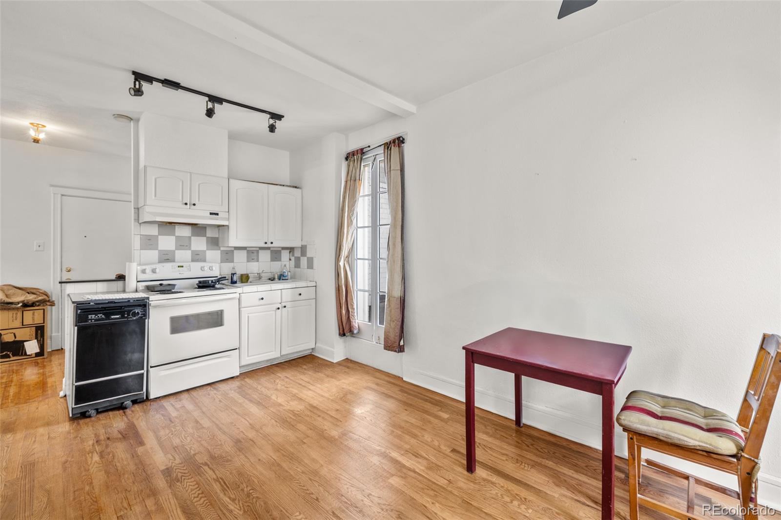 215 E 11th Avenue D1