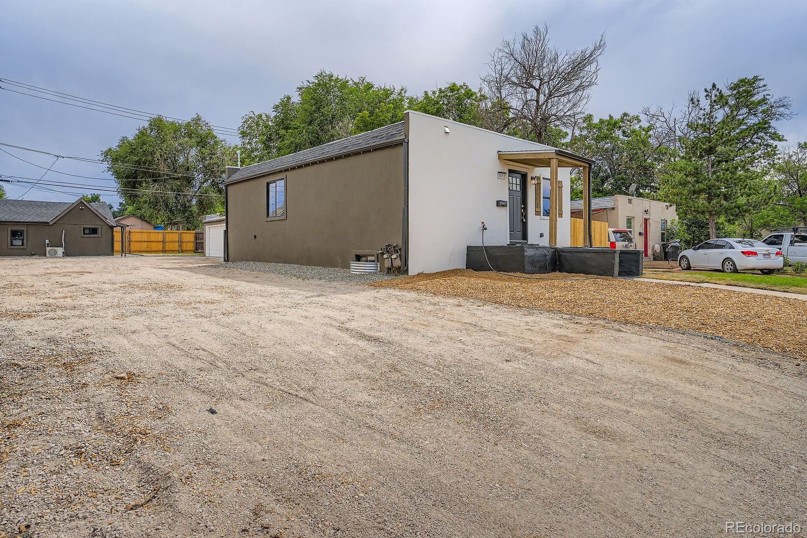 3072 W Exposition Avenue
