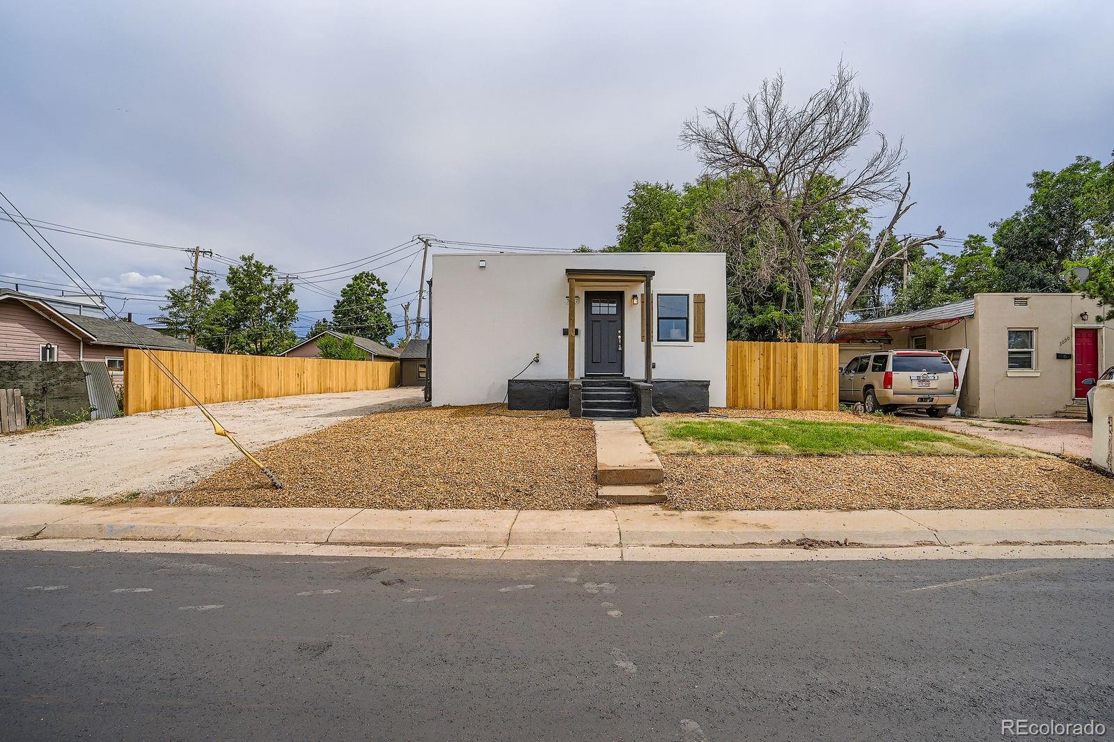 3072 W Exposition Avenue
