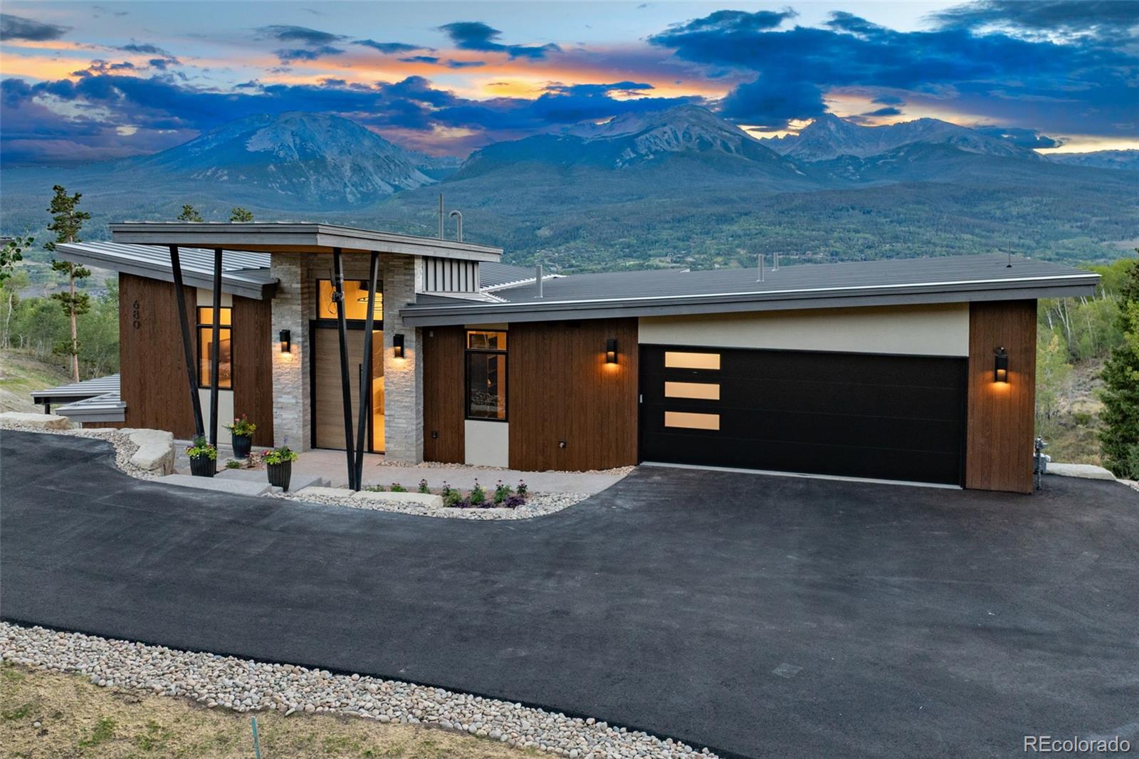 680 Lakeview Circle