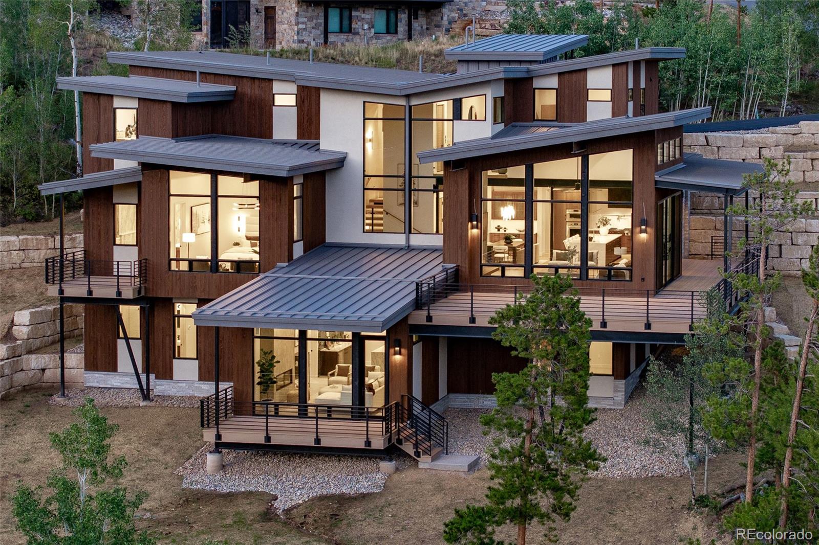 680 Lakeview Circle