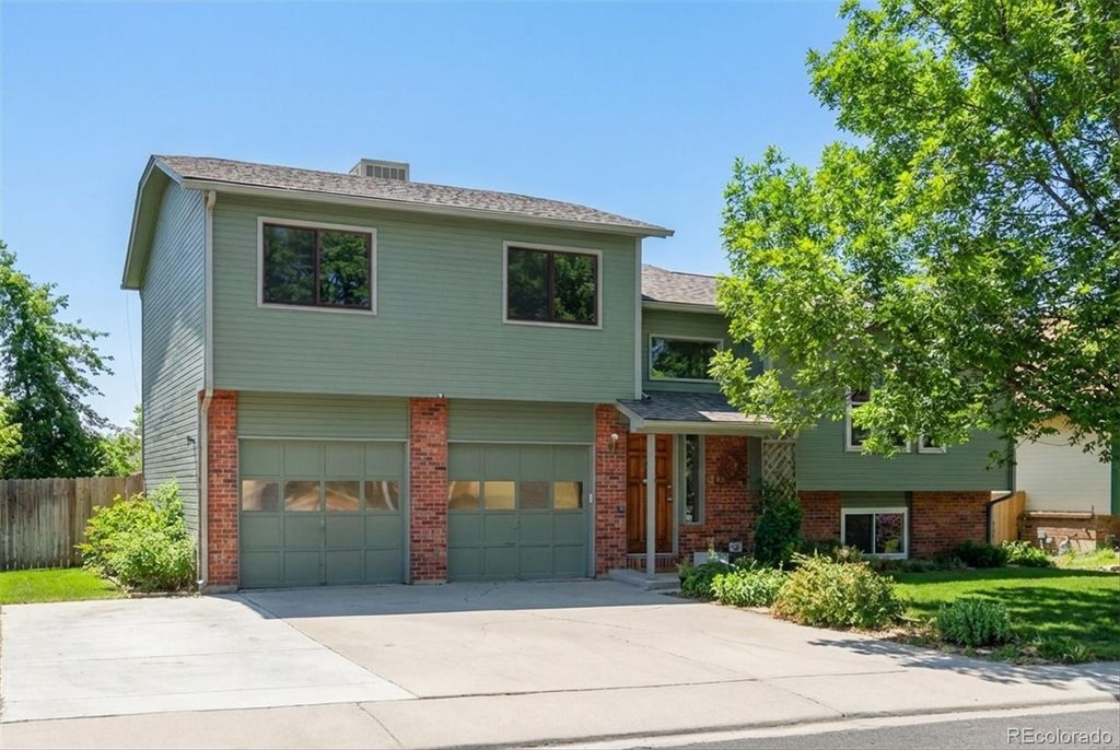 Photo of 167 Mount Massive Way, Longmont, CO 80504 (MLS # 2618433)