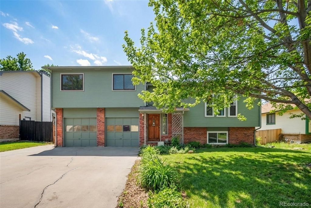 Photo of 167 Mount Massive Way, Longmont, CO 80504 (MLS # 2618433)