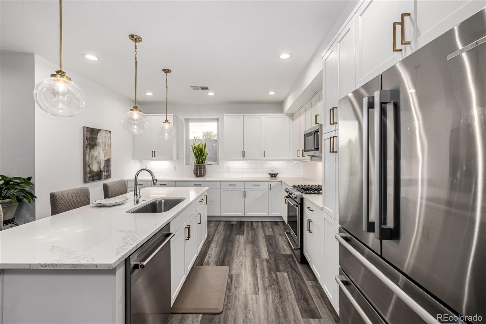 6820 E Lowry Boulevard