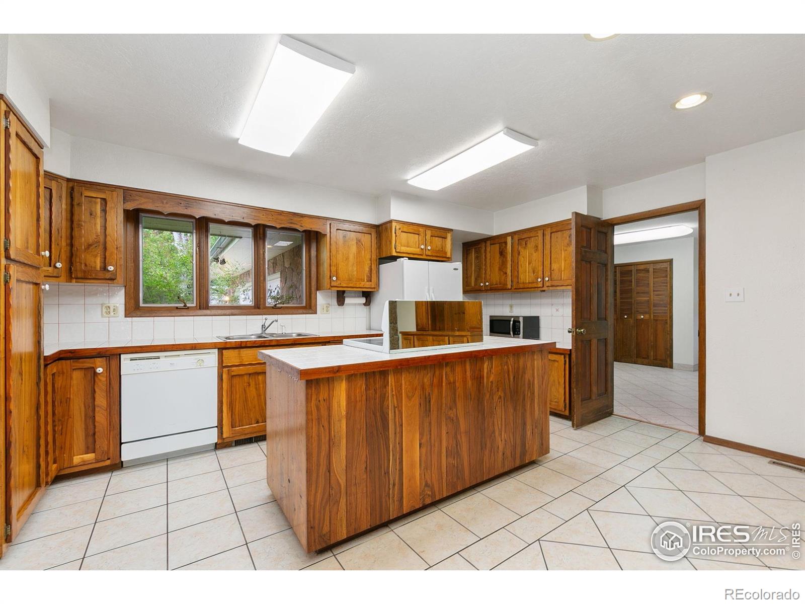 5220 Apple Drive