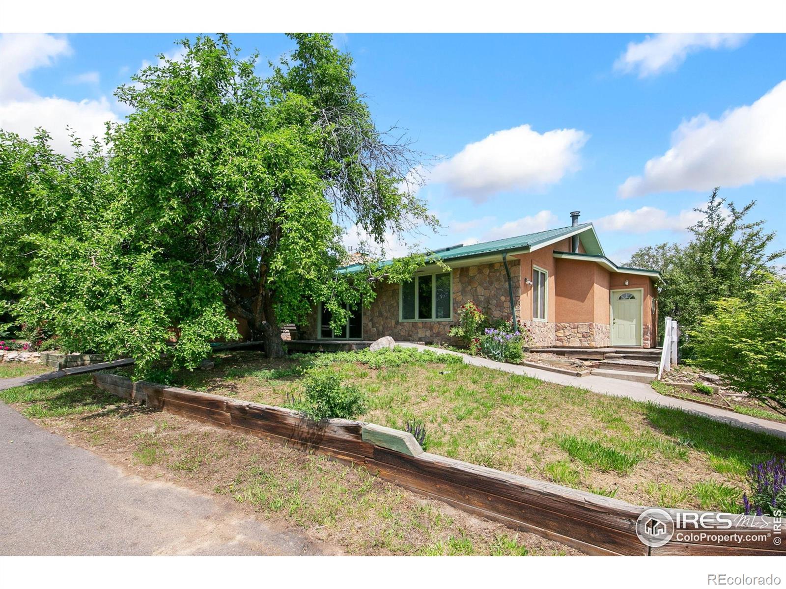 5220 Apple Drive