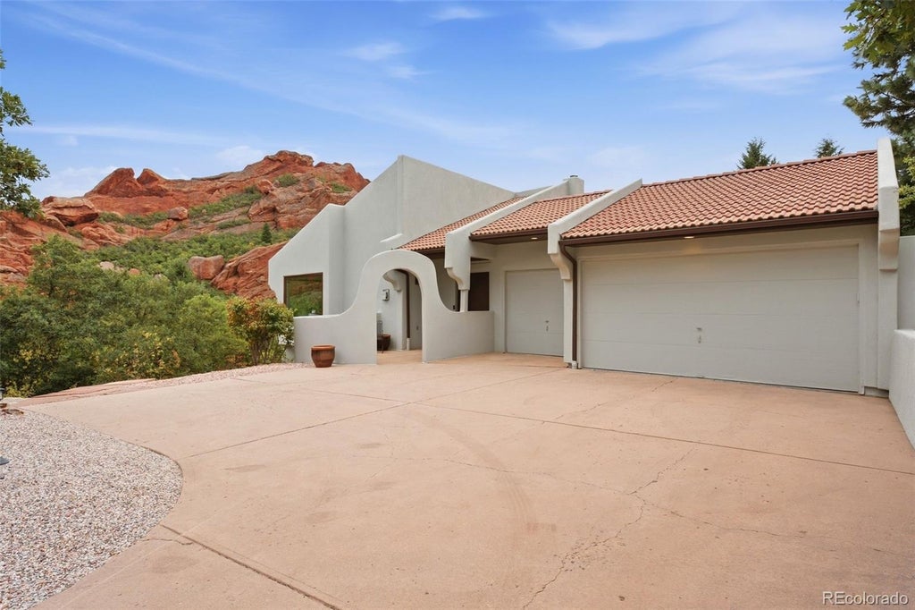 Photo of 10276 Totem Run, Littleton, CO 80125 (MLS # 6372440)