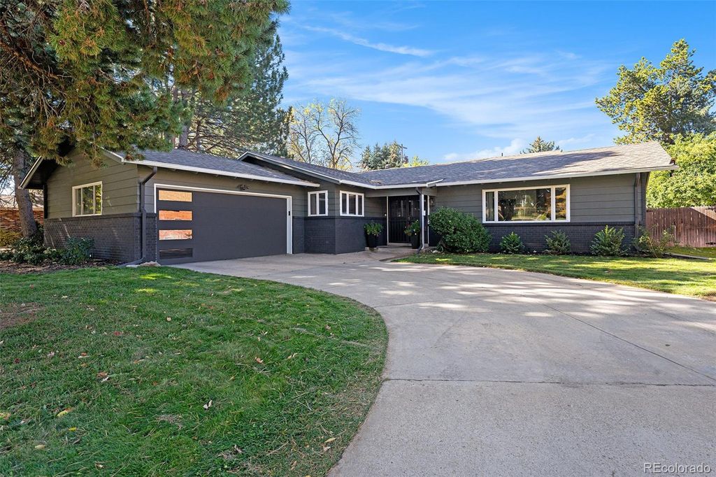 Photo of 643 S Oneida Way, Denver, CO 80224 (MLS # 6261893)