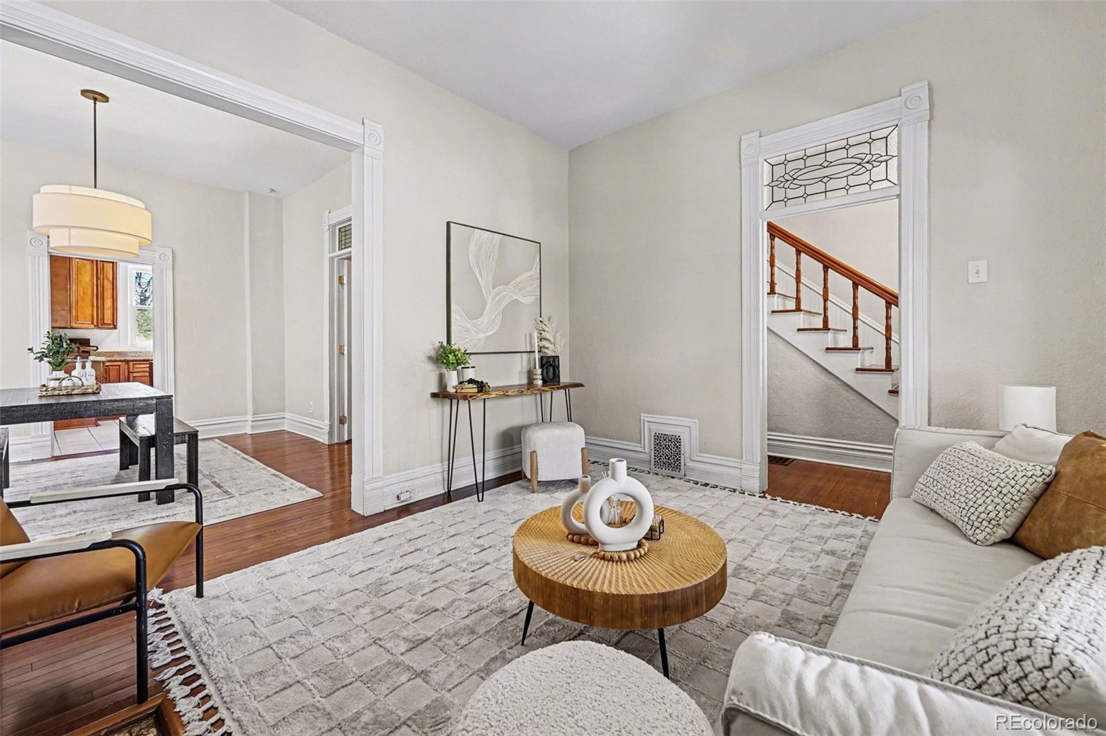 218 W Irvington Place