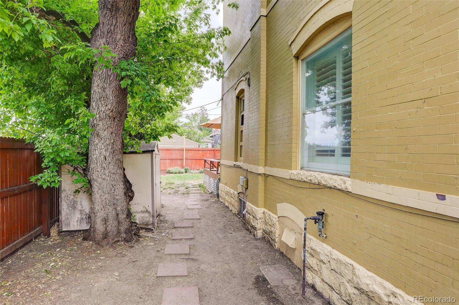 28 W Cedar Avenue