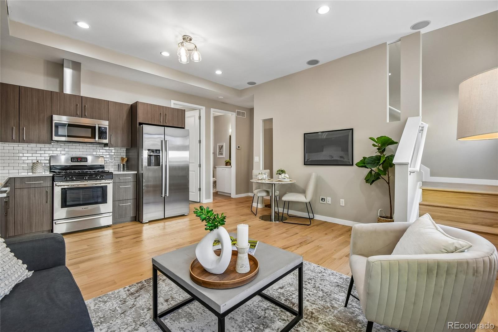 2327 Glenarm Place 2