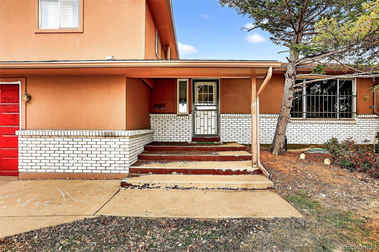 2000 E Easter Avenue