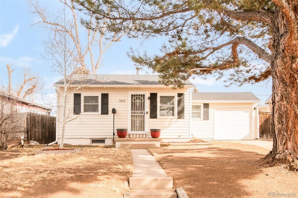 Photo of 1164 Roslyn Street, Denver, CO 80220 (MLS # 2771667)