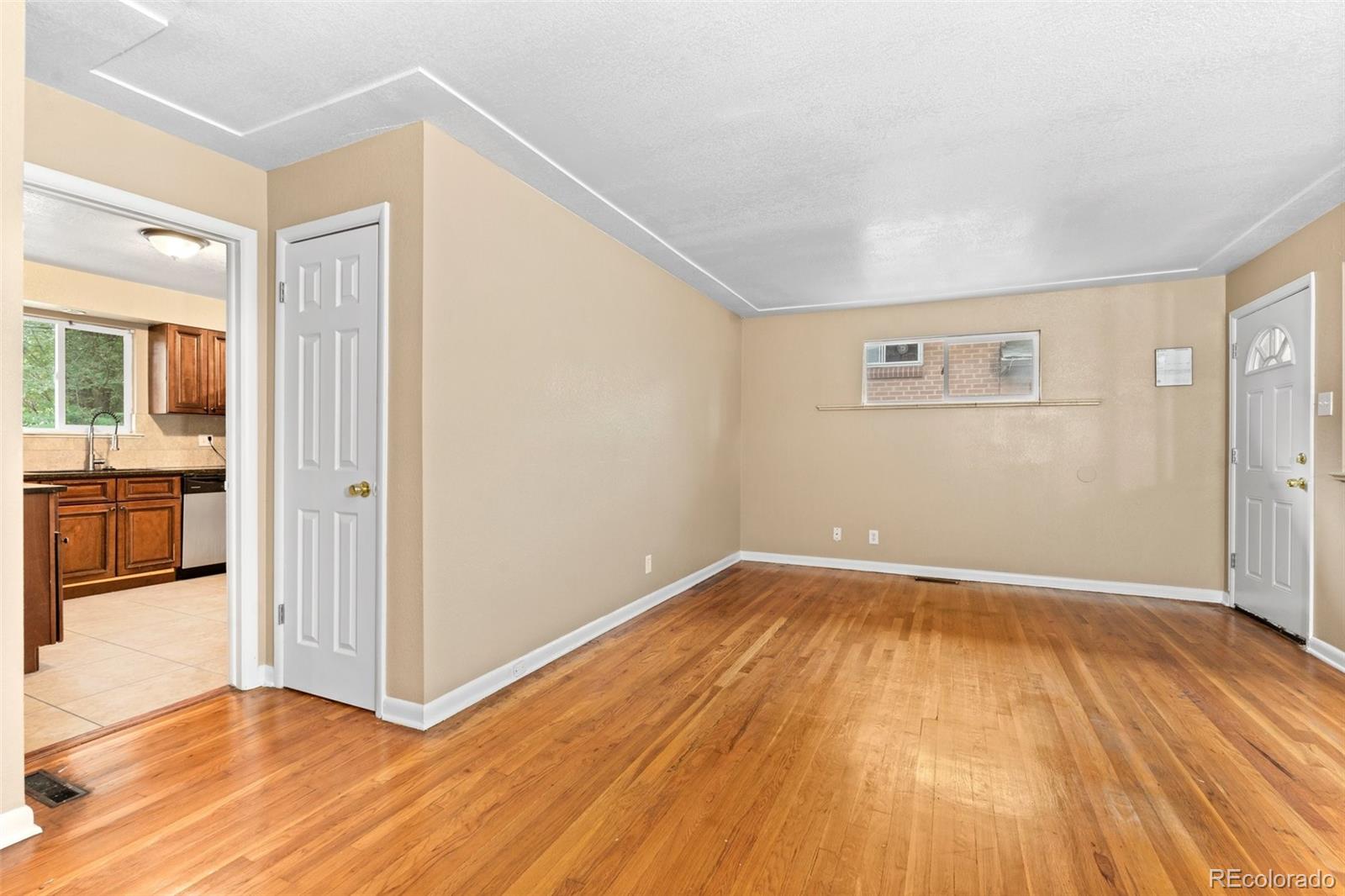 5085 - 5087 E 34th Avenue