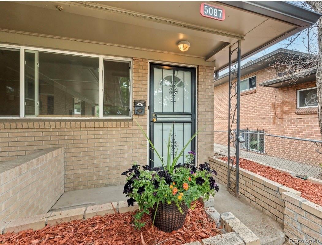 5085 - 5087 E 34th Avenue