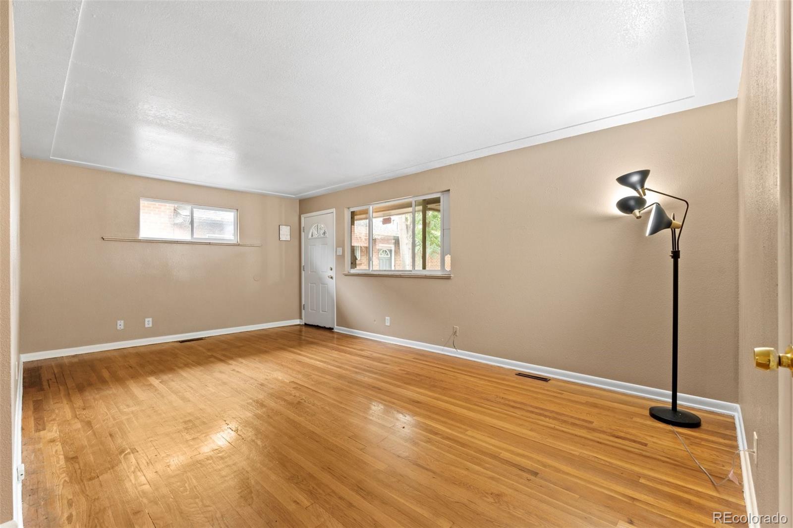 5085 - 5087 E 34th Avenue