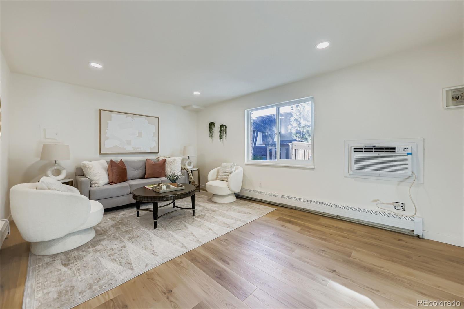 1525 S Holly Street 201