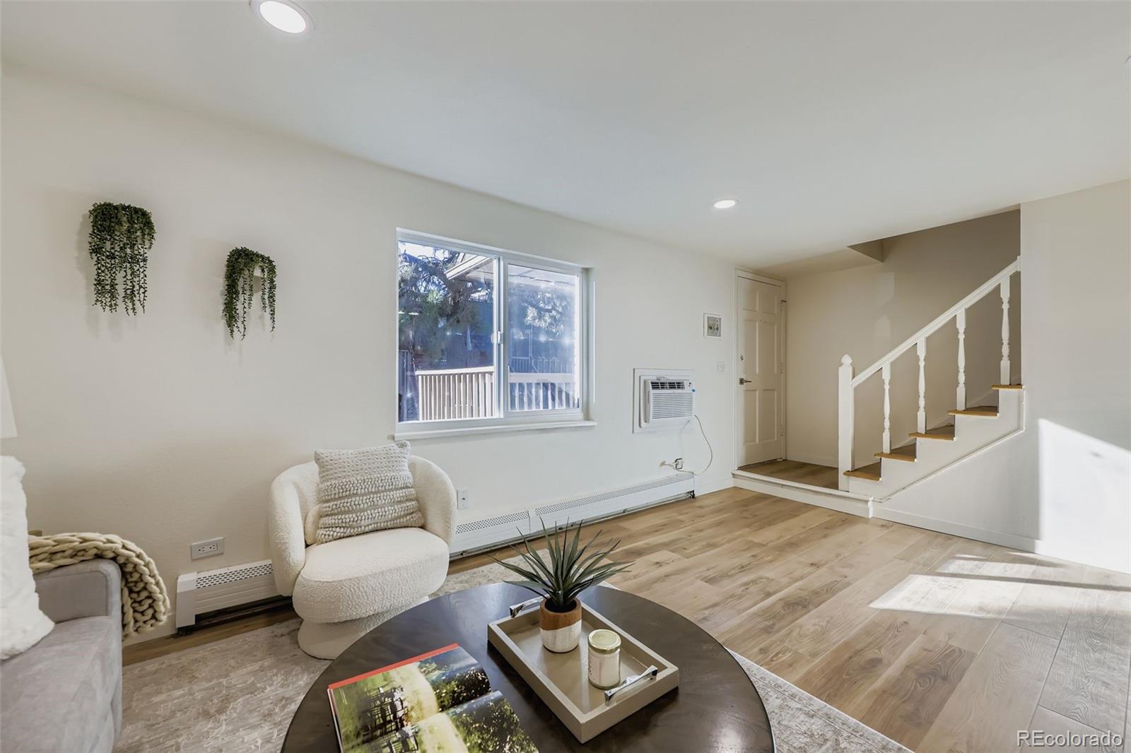 1525 S Holly Street 201