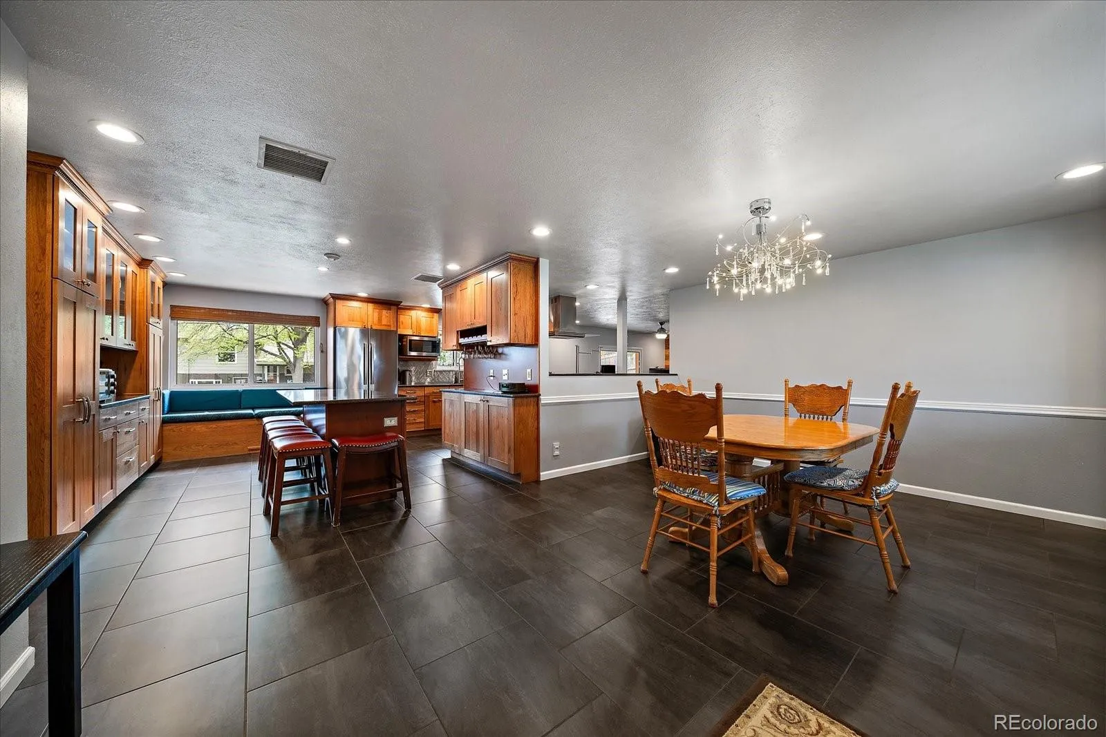 Lakewood, Colorado 80228, United States, 4 Bedrooms Bedrooms, ,3 BathroomsBathrooms,Residential,Active,124121