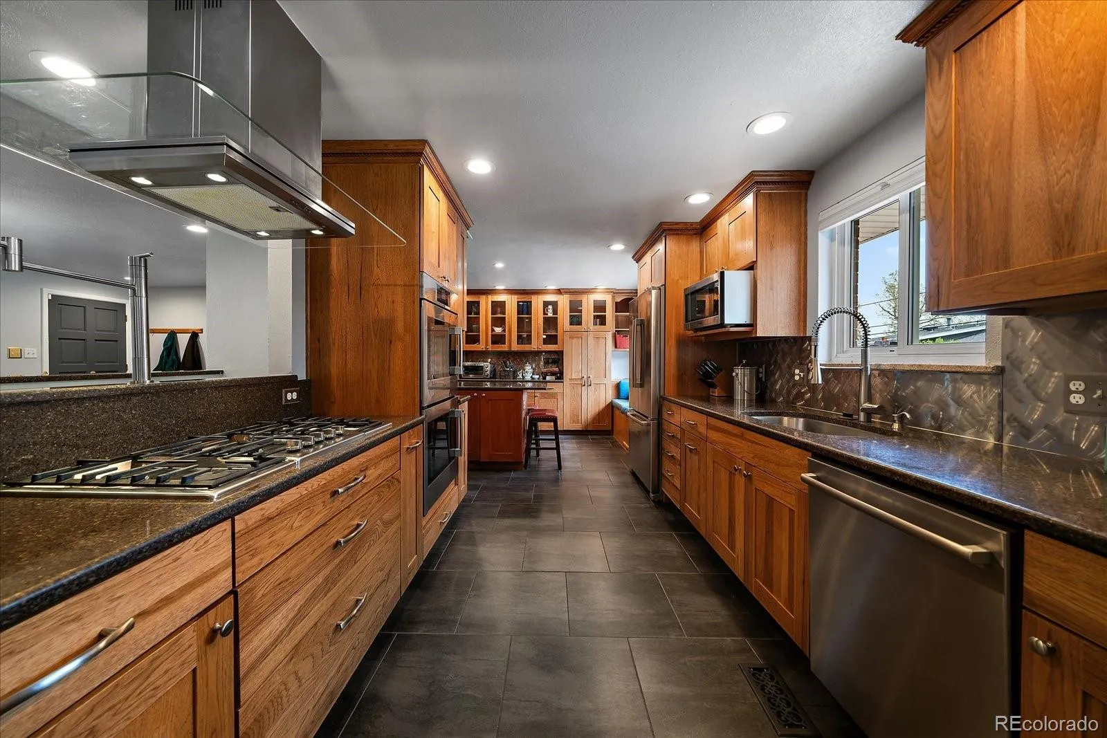 Lakewood, Colorado 80228, United States, 4 Bedrooms Bedrooms, ,3 BathroomsBathrooms,Residential,Active,124121