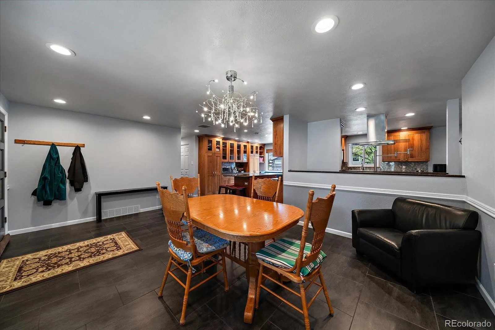 Lakewood, Colorado 80228, United States, 4 Bedrooms Bedrooms, ,3 BathroomsBathrooms,Residential,Active,124121