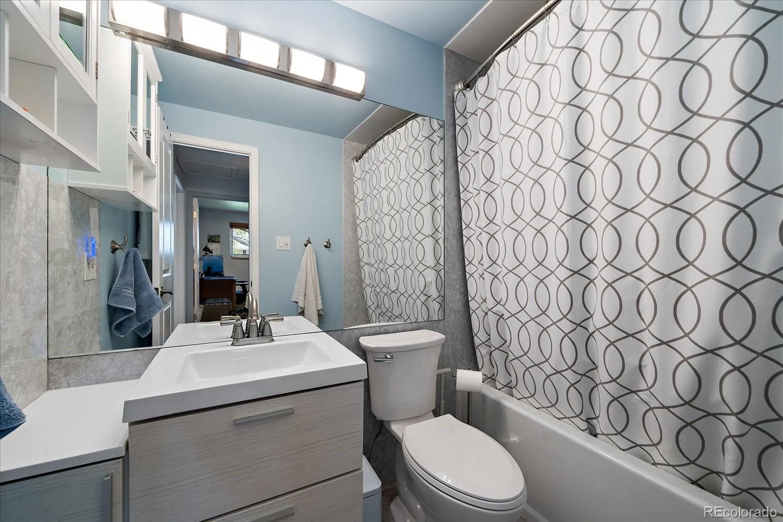 Lakewood, Colorado 80228, United States, 4 Bedrooms Bedrooms, ,3 BathroomsBathrooms,Residential,Active,124121