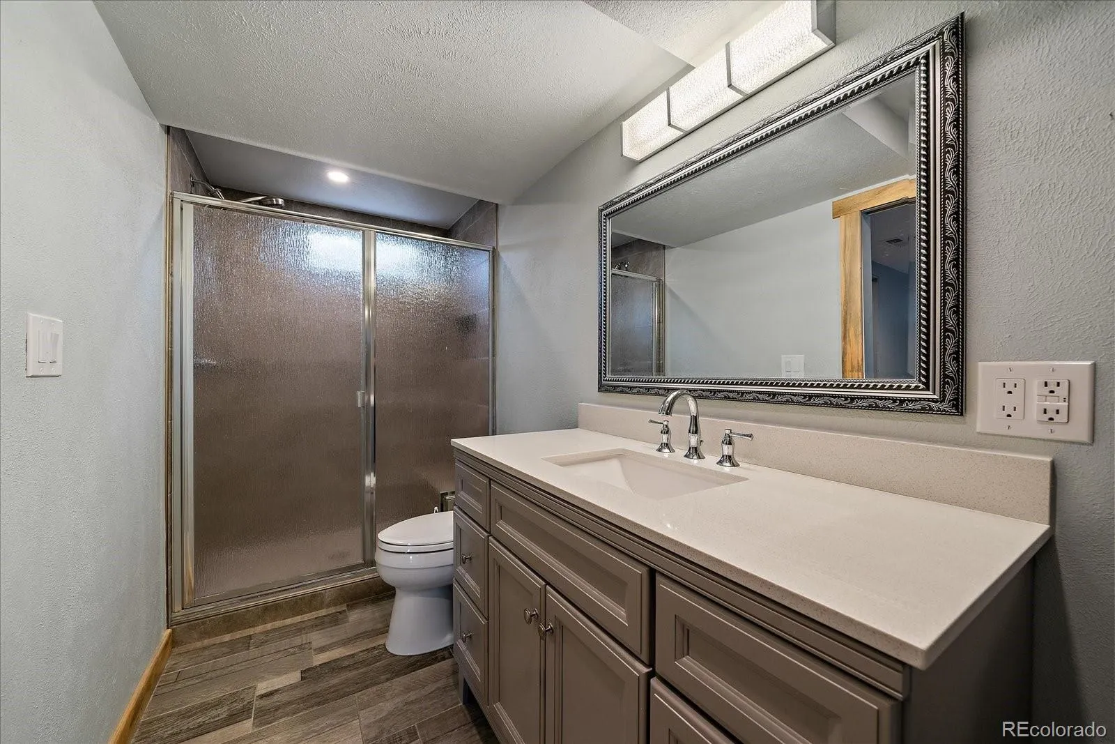 Lakewood, Colorado 80228, United States, 4 Bedrooms Bedrooms, ,3 BathroomsBathrooms,Residential,Active,124121